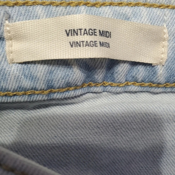 NWT Universal Thread Vintage Midi Light Blue Denim Shorts 8 - Picture 5 of 8